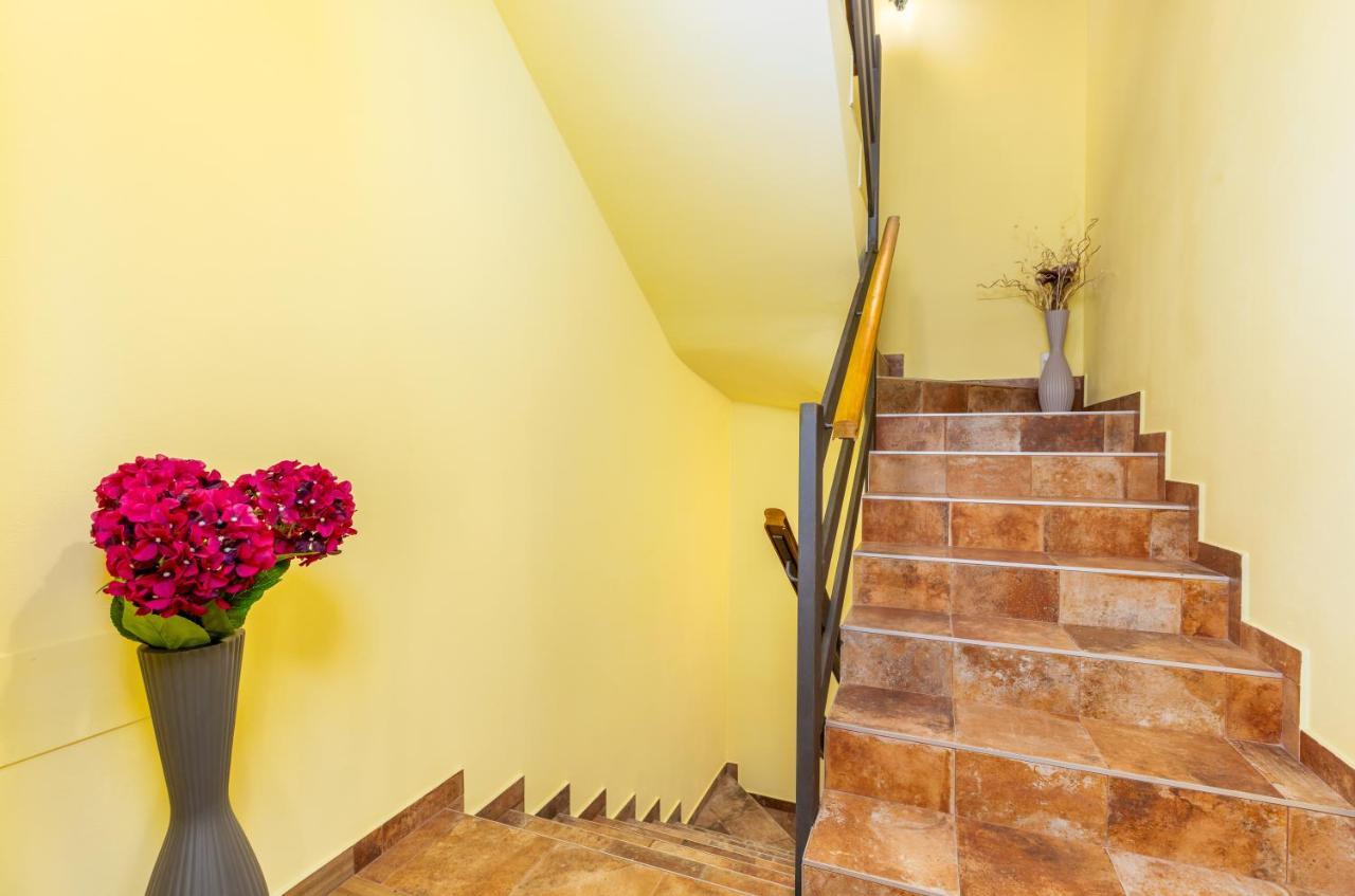 Apartmani Monte Пула Екстериор снимка