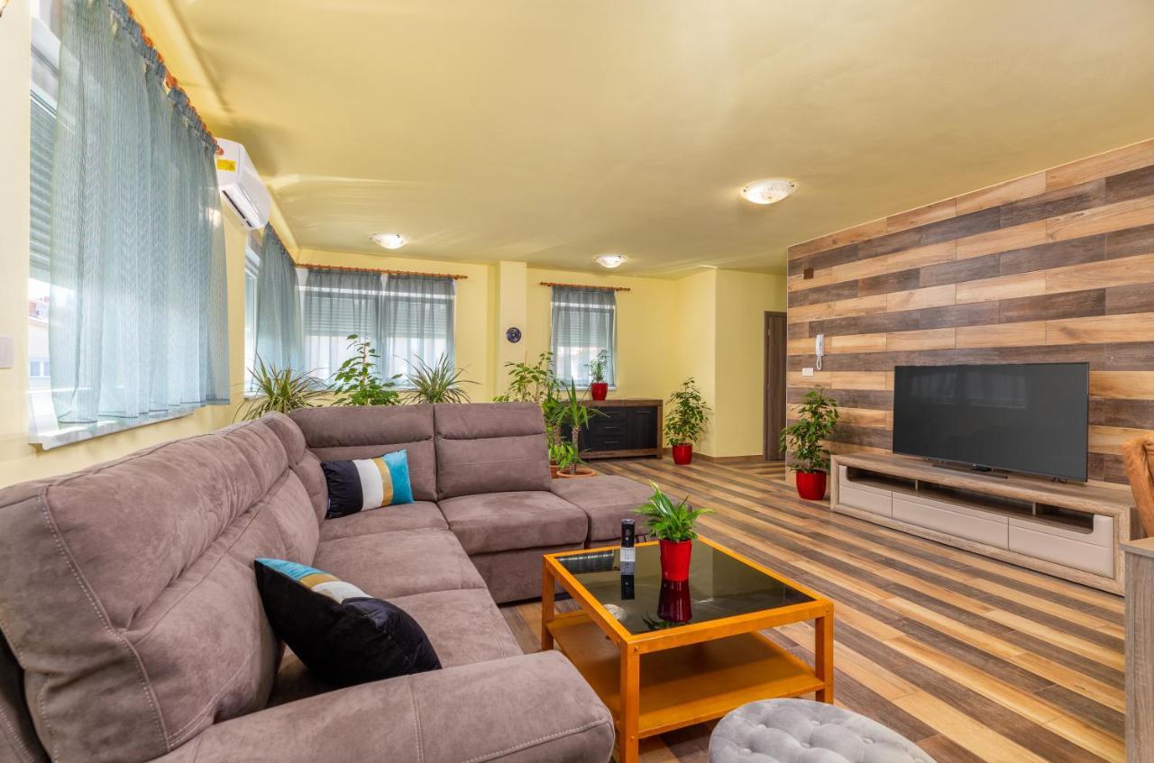 Apartmani Monte Пула Екстериор снимка