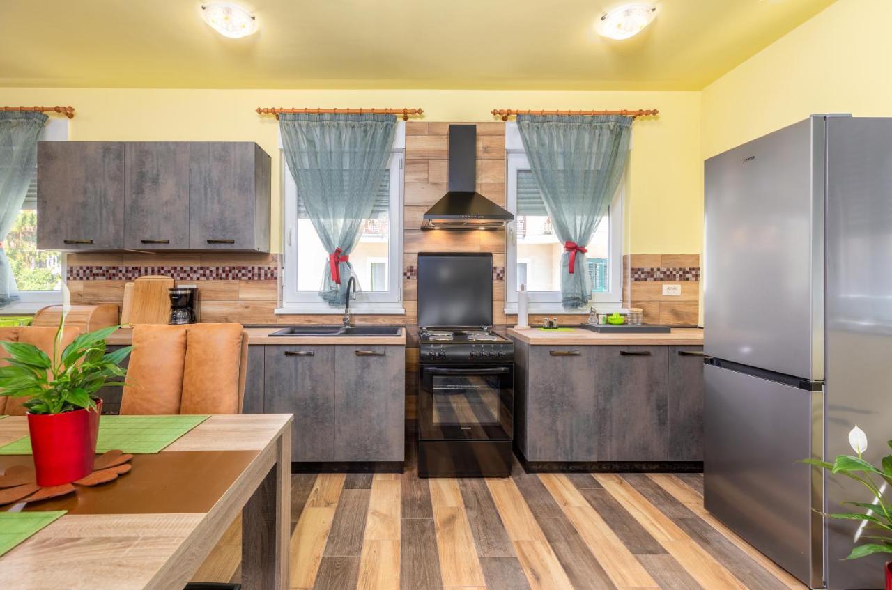 Apartmani Monte Пула Екстериор снимка
