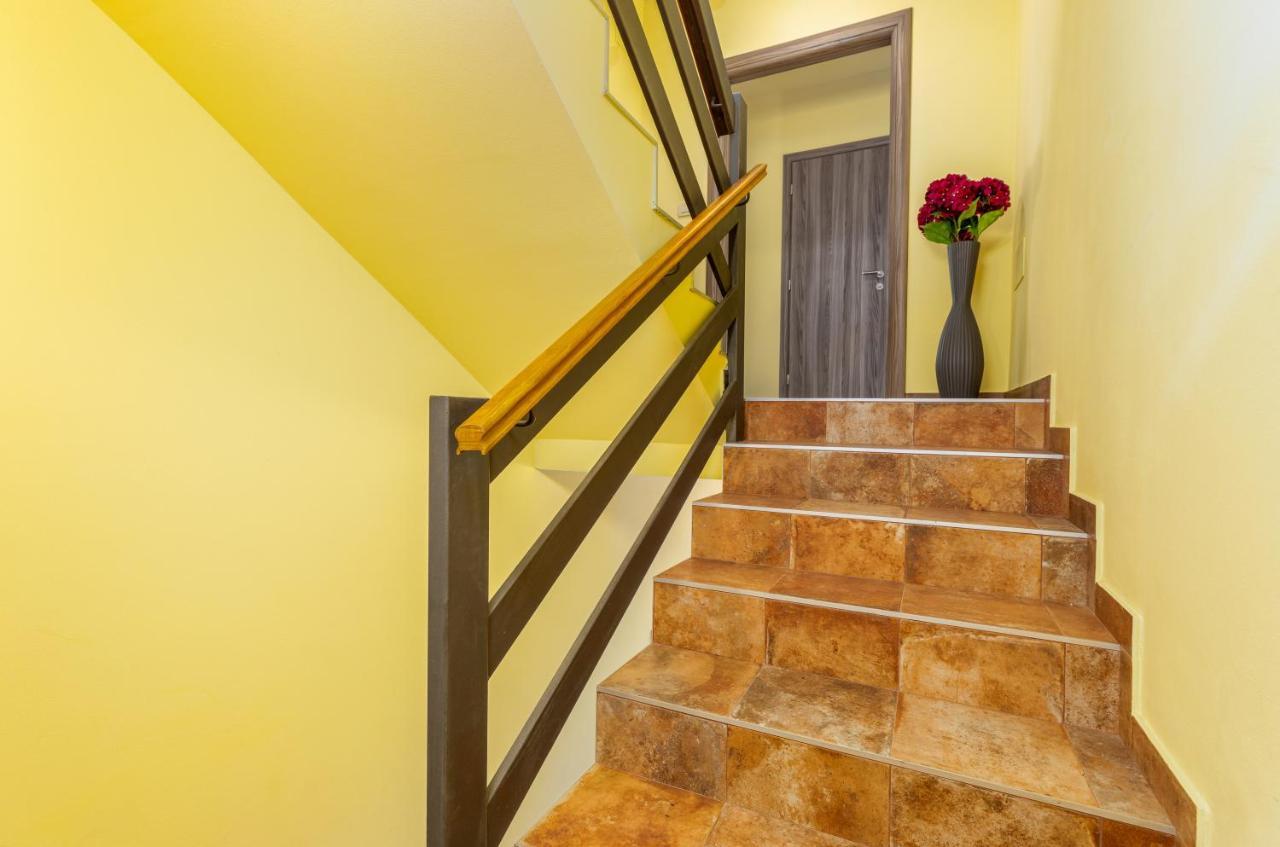 Apartmani Monte Пула Екстериор снимка
