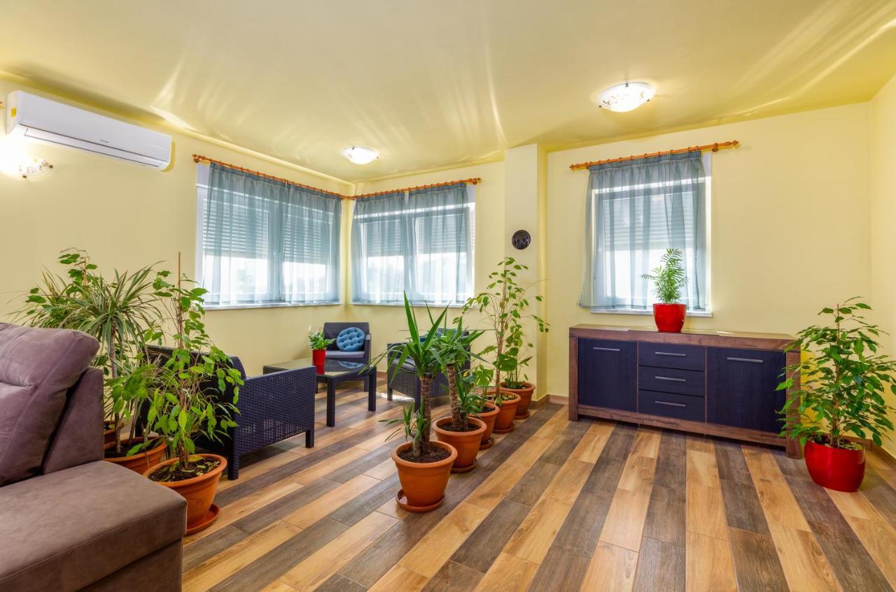 Apartmani Monte Пула Екстериор снимка