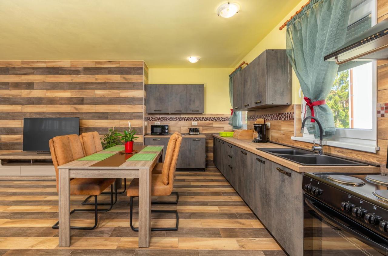 Apartmani Monte Пула Екстериор снимка