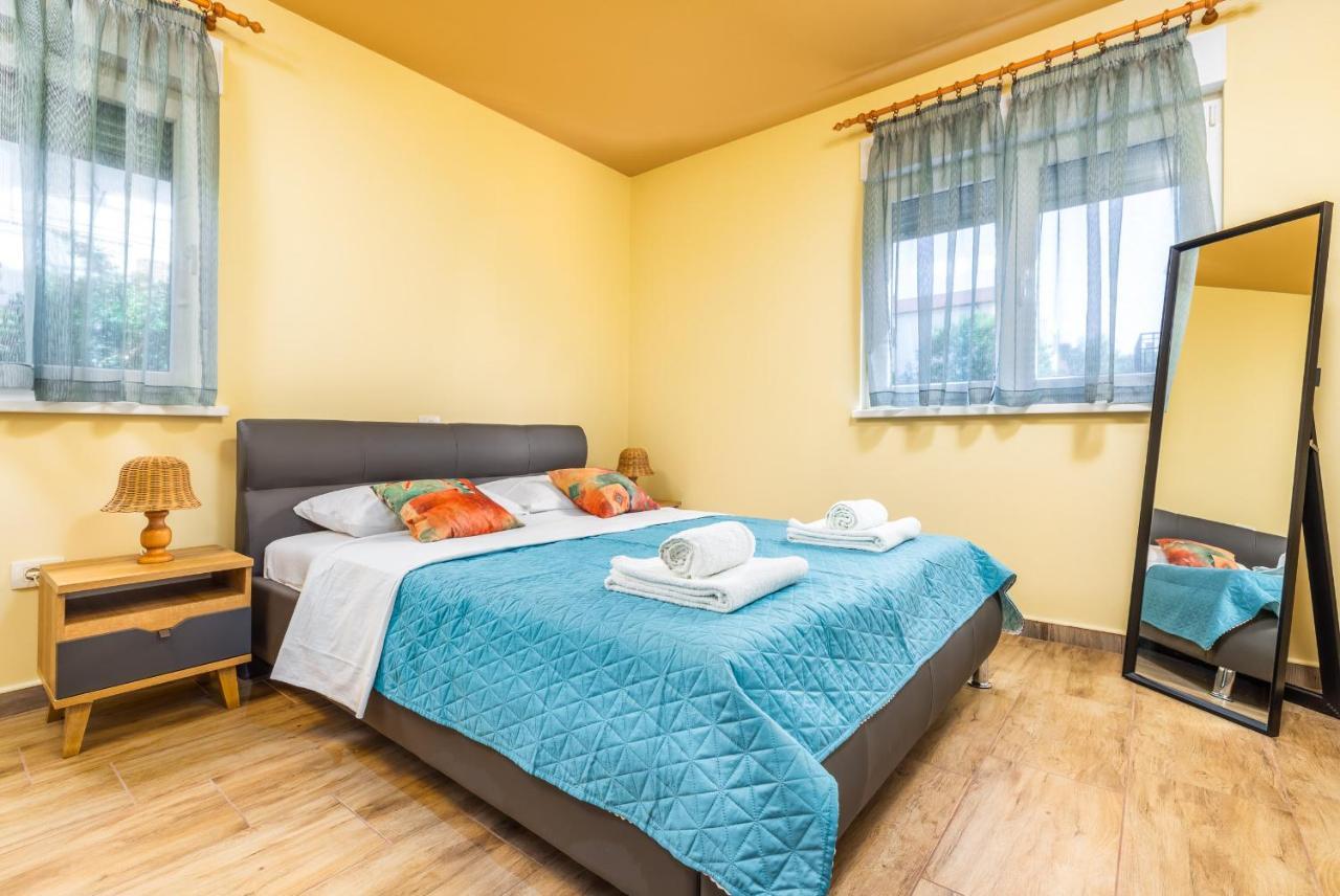 Apartmani Monte Пула Екстериор снимка