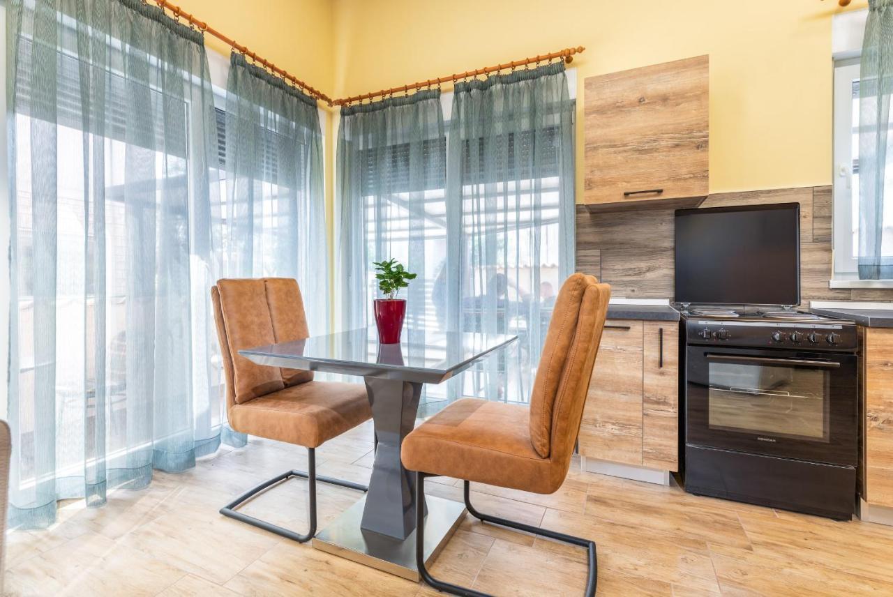 Apartmani Monte Пула Екстериор снимка