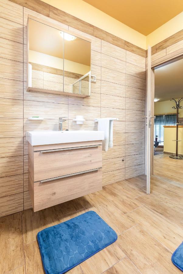 Apartmani Monte Пула Екстериор снимка