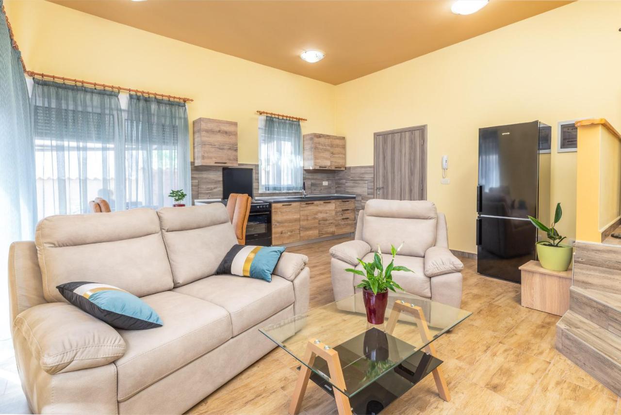 Apartmani Monte Пула Екстериор снимка