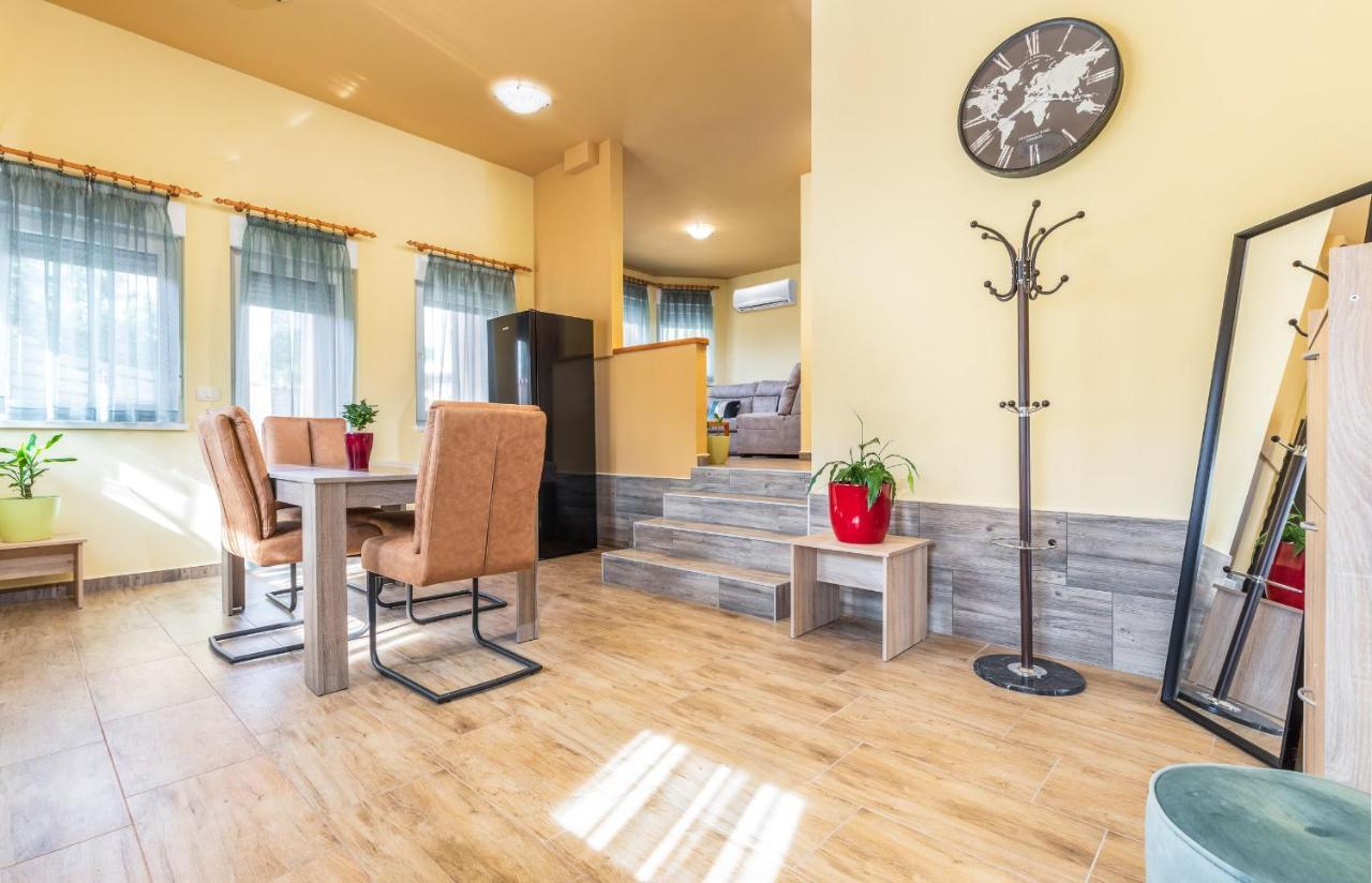 Apartmani Monte Пула Екстериор снимка