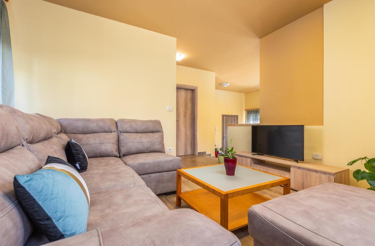 Apartmani Monte Пула Екстериор снимка
