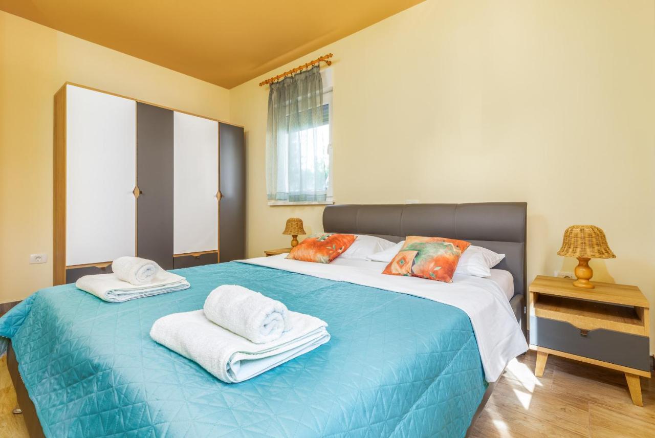 Apartmani Monte Пула Екстериор снимка